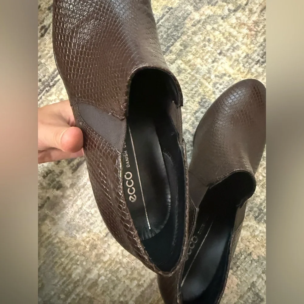 Ecco Ankle Boots Womens Brown Leather Snake Print Heeled Size 8.5 Minimalist - Picture 6 of 11